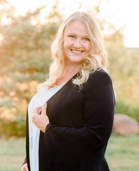 File:Victoria Johnson author.jpg