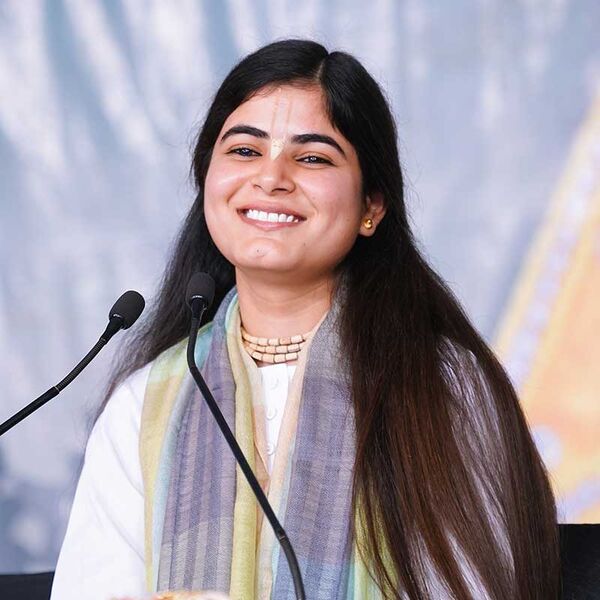 File:Devi Chitralekha.jpg