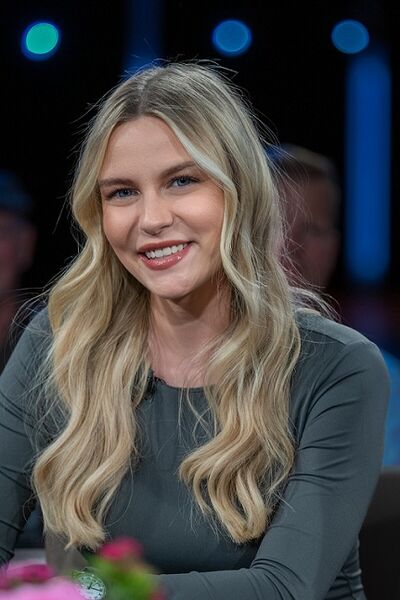 File:Dagi Bee.jpg
