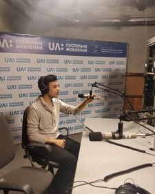 Piran Tarapore at radio station.JPG