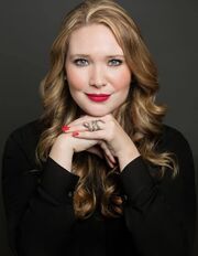 Sarah J. Maas.jpg